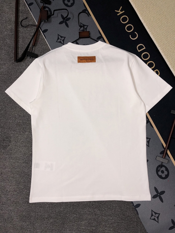 ブランドTシャツ着用イメージ